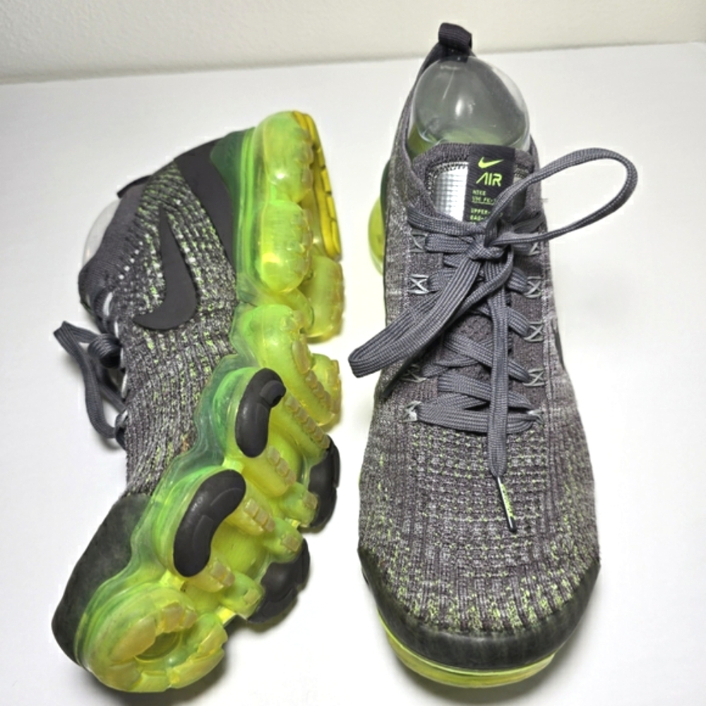 Nike VaporMax Flyknit Men's Gray and Green Running Shoes size 11 - Picture 2 of 16